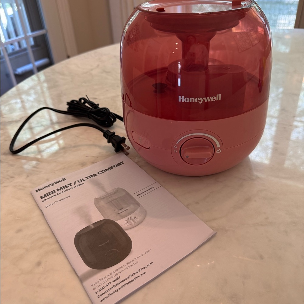 Like New Honeywell Mini Cool Mist Humidifier - Rose, HUL525R